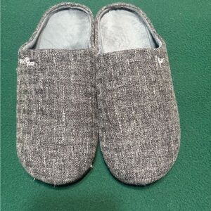 Cozy Gray Women's Slippers‎